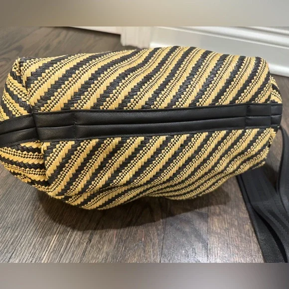 THINK ROYLN • Savannah Woven Design Raffia Top Handle Crossbody Bag Purse 3ways - Picture 8 of 11